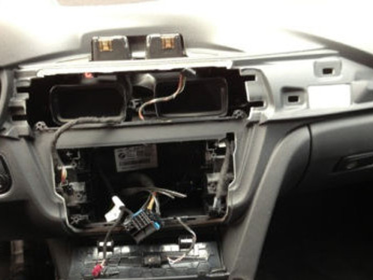 BMW Lichtwellenleiter Reparatur / Beseitigung von Einbruch- und Diebstahlschäden 1